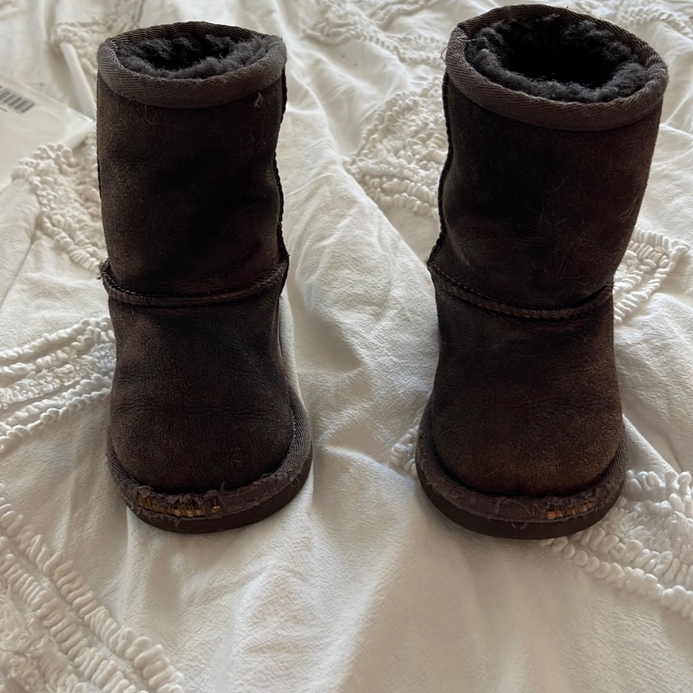 Chocolate brown size 6 toddler Uggs